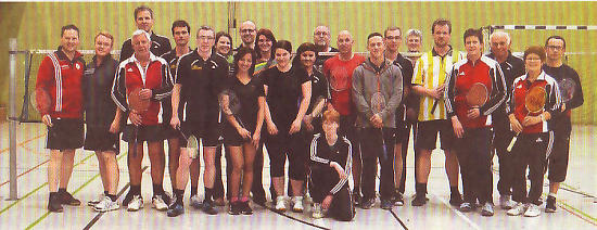 Die aktuellen Teilnehmer am Trainingsbetrieb der Badminton-Abteilung sowie die aktiven Spielerinnen und Spieler der ersten und zweiten Badmintonmannschaft von Westfalia Osterwick.