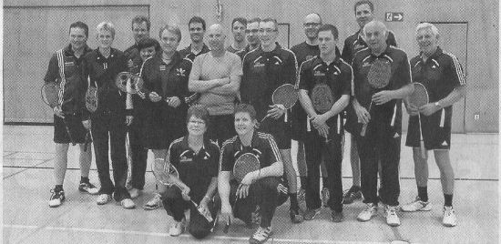 Die aktuellen Spieler und Spielerinnen der ersten und zweiten Badmintonmannschaft von Westfalia Osterwick. Es fehlen Daniela Schwarzkopf und Michael Völker.