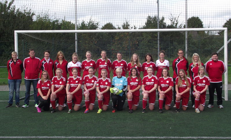 Freuen sich über ihren Auswärtssieg in Holtwick: die Fußballdamen von Westfalia Osterwick.