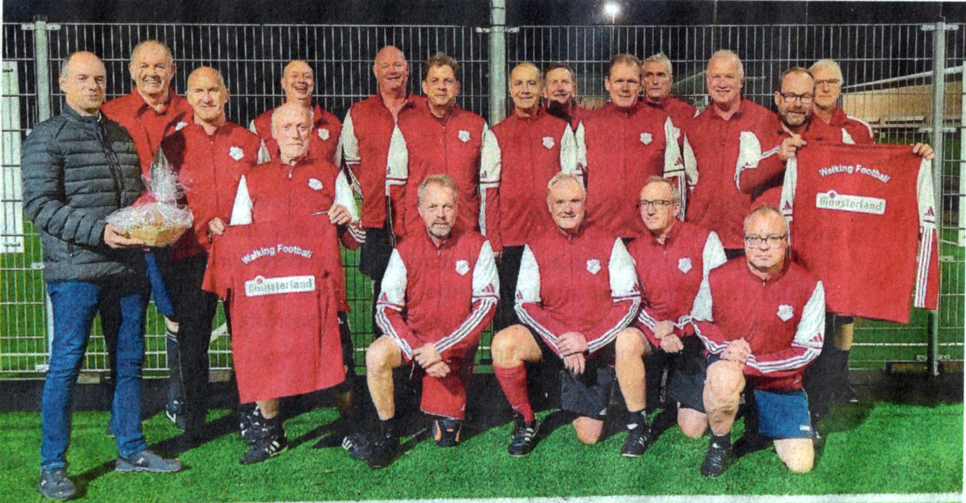 Oben von links: Georg Leifeld (Fa. Münsterland), Horst Kuhl, Klaus Eggemann, Frank Hambrügge, Dietmar Kuhl, Jürgen Erfmann, Andreas Hermann, Michael Galle, Frank Knipper, Matthias Kempkes, Manfred Eggemann, Dirk Bonheger, Alfred Maikmann; unten von links: Lothar Companie, Ralf Schüer, Egon Paschert, Dieter Kielmann, Christian Bröcker. Foto: Westfalia Osterwick