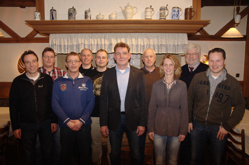 Der neue, alte Vorstand der Westfalia zusammen mit dem 2. Bürgermeister Hubertus Söller (hinten rechts). Bei allen Wahlen konnten wir mit einer einstimmigen Wiederwahl die Posten wieder vergeben.