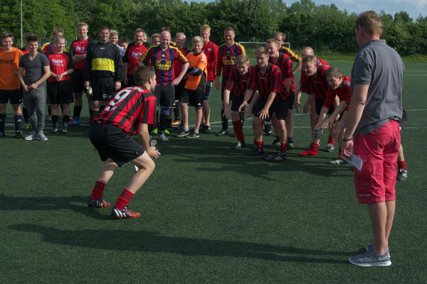 Der Pokal wird gefeiert.