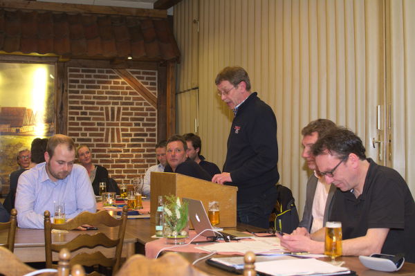 Bernhard Wensing mit seinem kurzen Bericht zum Alt-Herren-Fußball