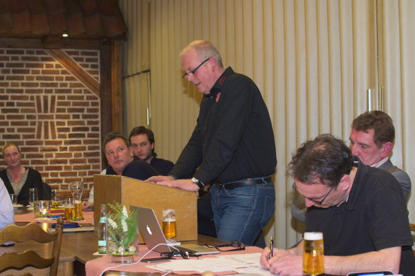 Jürgen Patte versprach einen kurzen Auftritt mit dem Bericht über den Jugendfußball und nannte schon mal die ersten drei neuen Ehrenamtler.