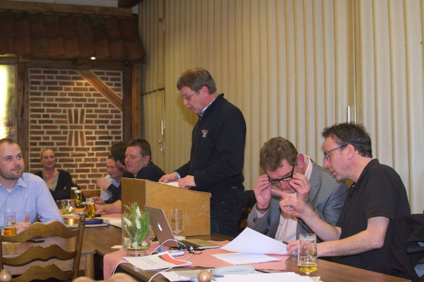 Der Mann der Zahlen hat wieder seinen Auftritt: Bernhard Wensing listete die Ausgaben und Einnahmen des Sportvereins auf.