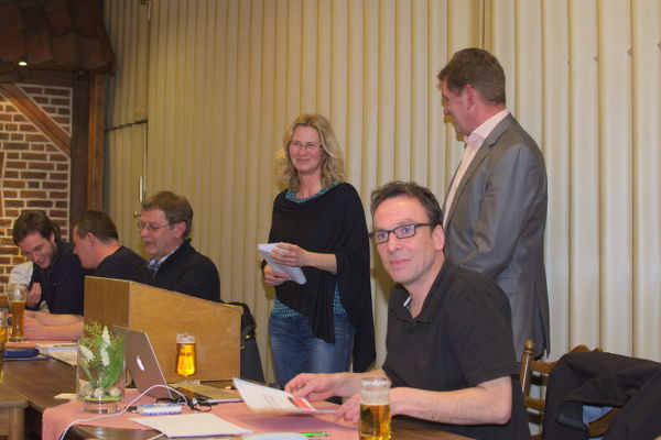 Dieter Wilger sagt die Teilnahme am Sportabzeichen für den erweiterten Vorstand zu. Jürgen Patte verpflichtet auch seinen gesamten Jugendvorstand.