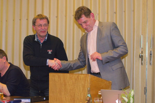 Auch die zweite Wahl des Kassierer wird mit Wiederwahl einstimmig abgeschlossen.