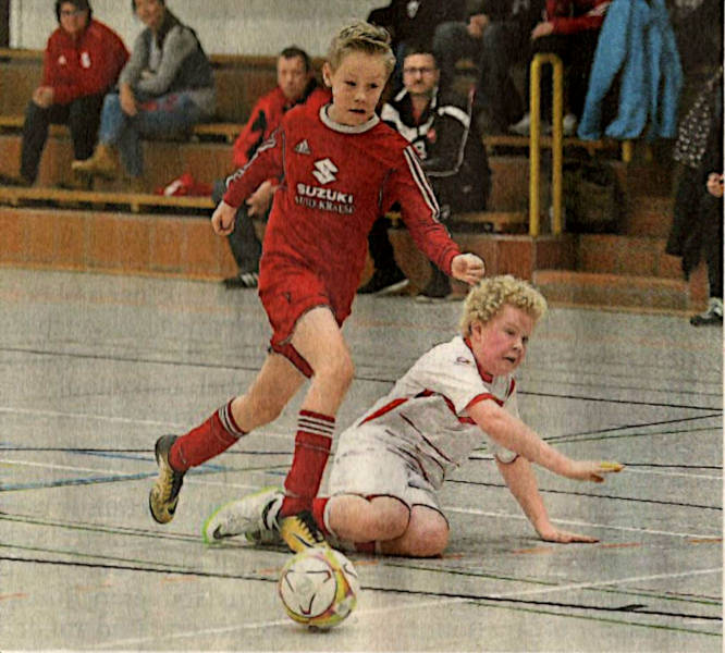 Der Abwehrchef: Leon Wies (links) hält den Laden auch in der Halle zusammen.