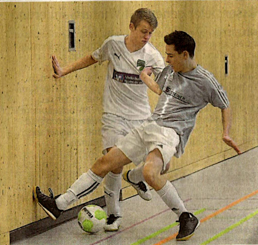 Ehemalige Kollegen unter sich: Noah Eggemann (links), der jetzt für GW Nottuln kickt, und Timo Fedders im Duell. Foto: fw Ehemalige Kollegen unter sich: Noah Eggemann (links), der jetzt für GW Nottuln kickt, und Timo Fedders im Duell. Foto: fw