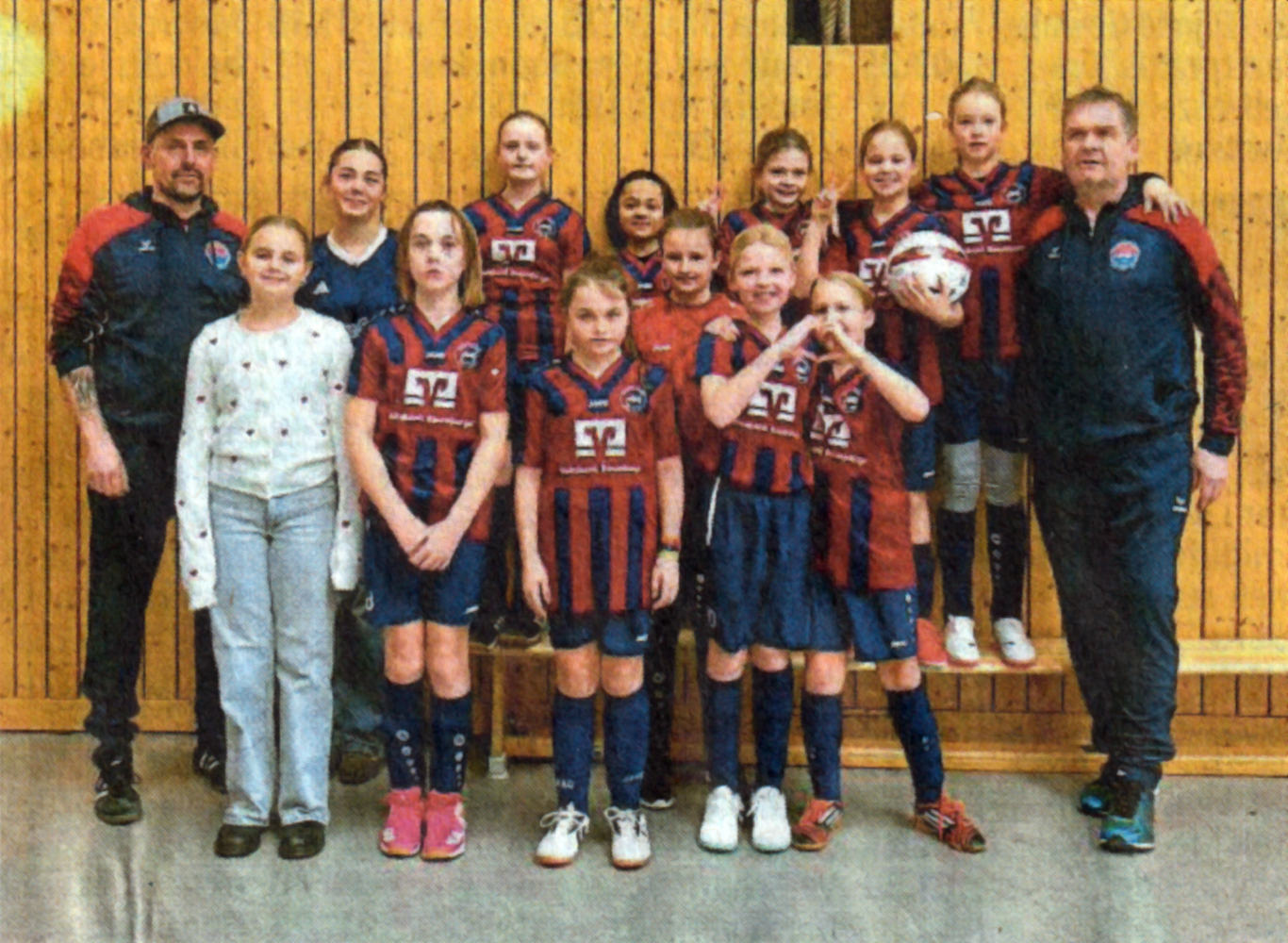 Gute Gastgeber: Die E-Juniorinnen der JSG Osterwick/Darfeld ließen den Gegnern den Vortritt. Ohne Wertung, aber mit ganz viel Spaß: Die Minikicker von Westfalia Osterwick haben ihr Turnier genossen    Fotos: Westfalia Osterwick