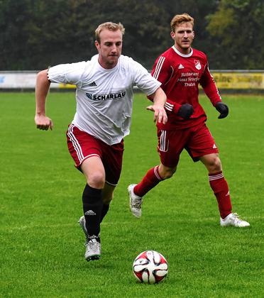 Der Goalgetter der Bezirksliga hat wieder zugelangt: Niklas Segbers, der mit Henrik Kleinfeld (SV Lippramsdorf) die Torschützenliste (beide acht Treffer) anführt, auf dem Weg zur 1:0-Führung. Fotos: Ulrich Hörnemann Foto: az Der Goalgetter der Bezirksliga hat wieder zugelangt: Niklas Segbers, der mit Henrik Kleinfeld (SV Lippramsdorf) die Torschützenliste (beide acht Treffer) anführt, auf dem Weg zur 1:0-Führung. Fotos: Ulrich Hörnemann Foto: az