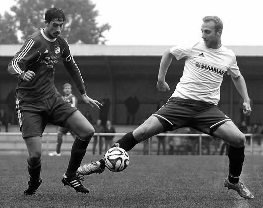 Der Top-Torjäger: Mit acht Treffern ist Niklas Segbers (rechts) der gefährlichste Angreifer. Foto: az