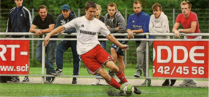 Bastian Schweinsteiger ist der Fußballgott in München und Hannes Grams der Flankengott in Osterwick.