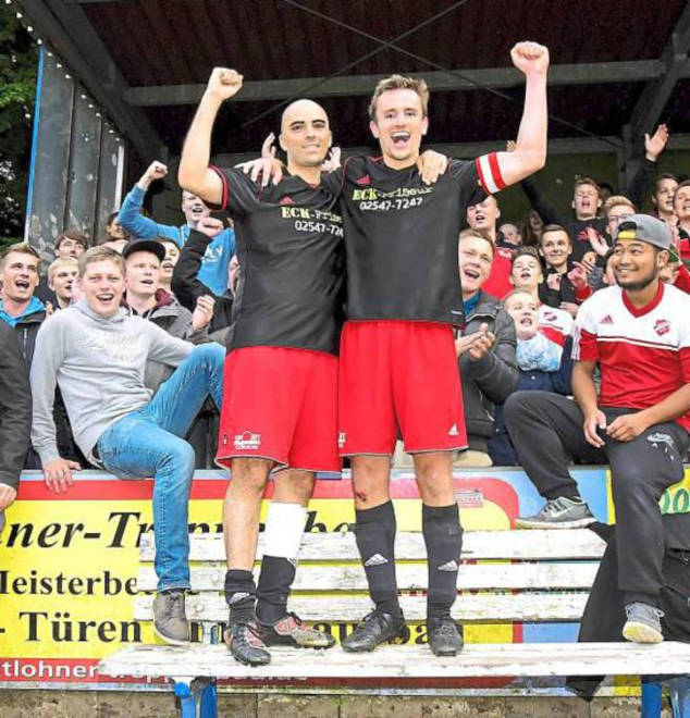 Vereint beim Aufstieg 2015: Zoui Allali (links) und Tobias Paschert sind diesmal Gegner. Foto: Archiv