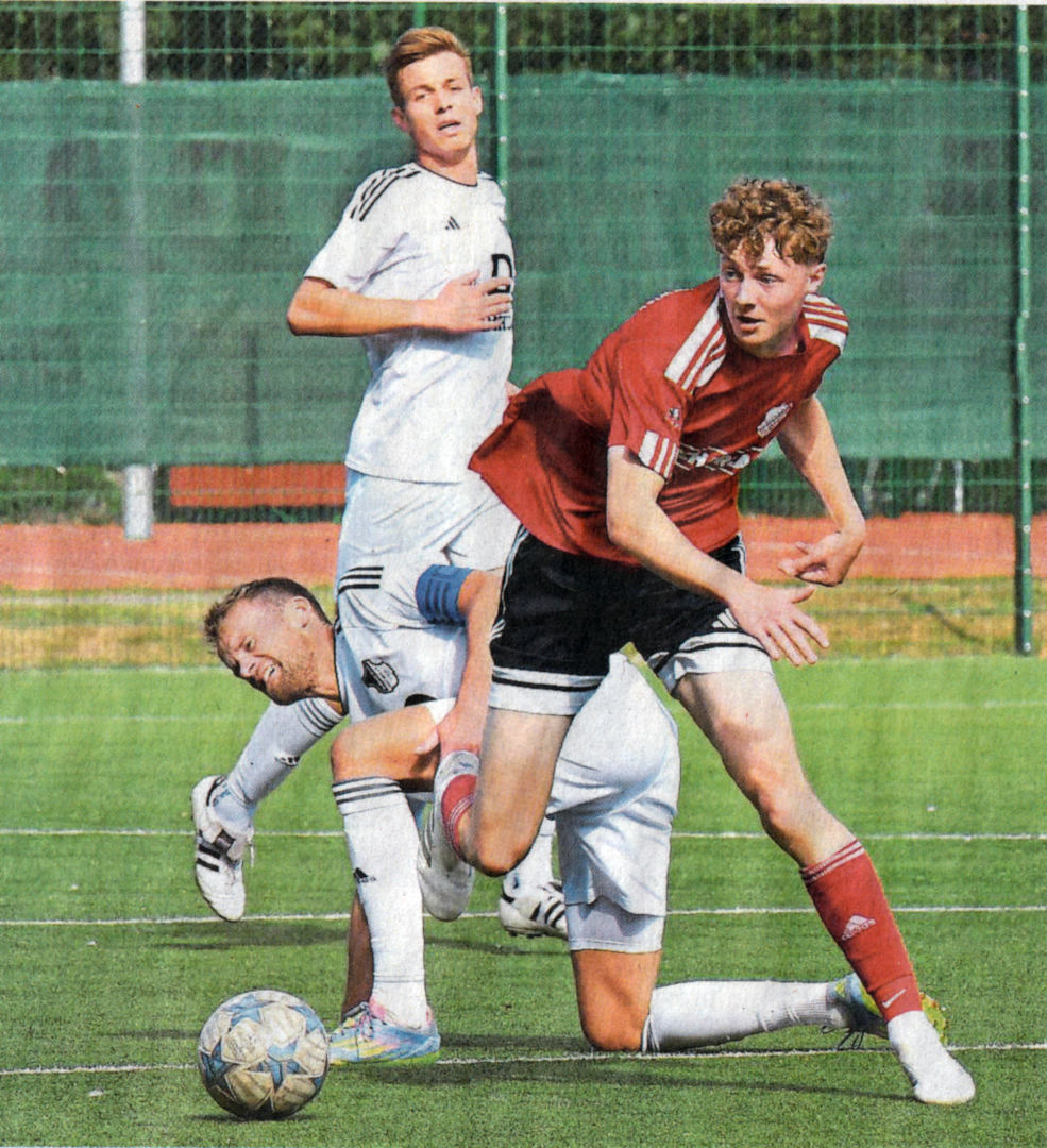Die Youngsters hängen sich rein: Jannik Hagen (rechts) zählt zu den Nachwuchskräften, die bei Westfalia Osterwick schon regelmäßig Einsatzzeit bekommen.    Foto: fw