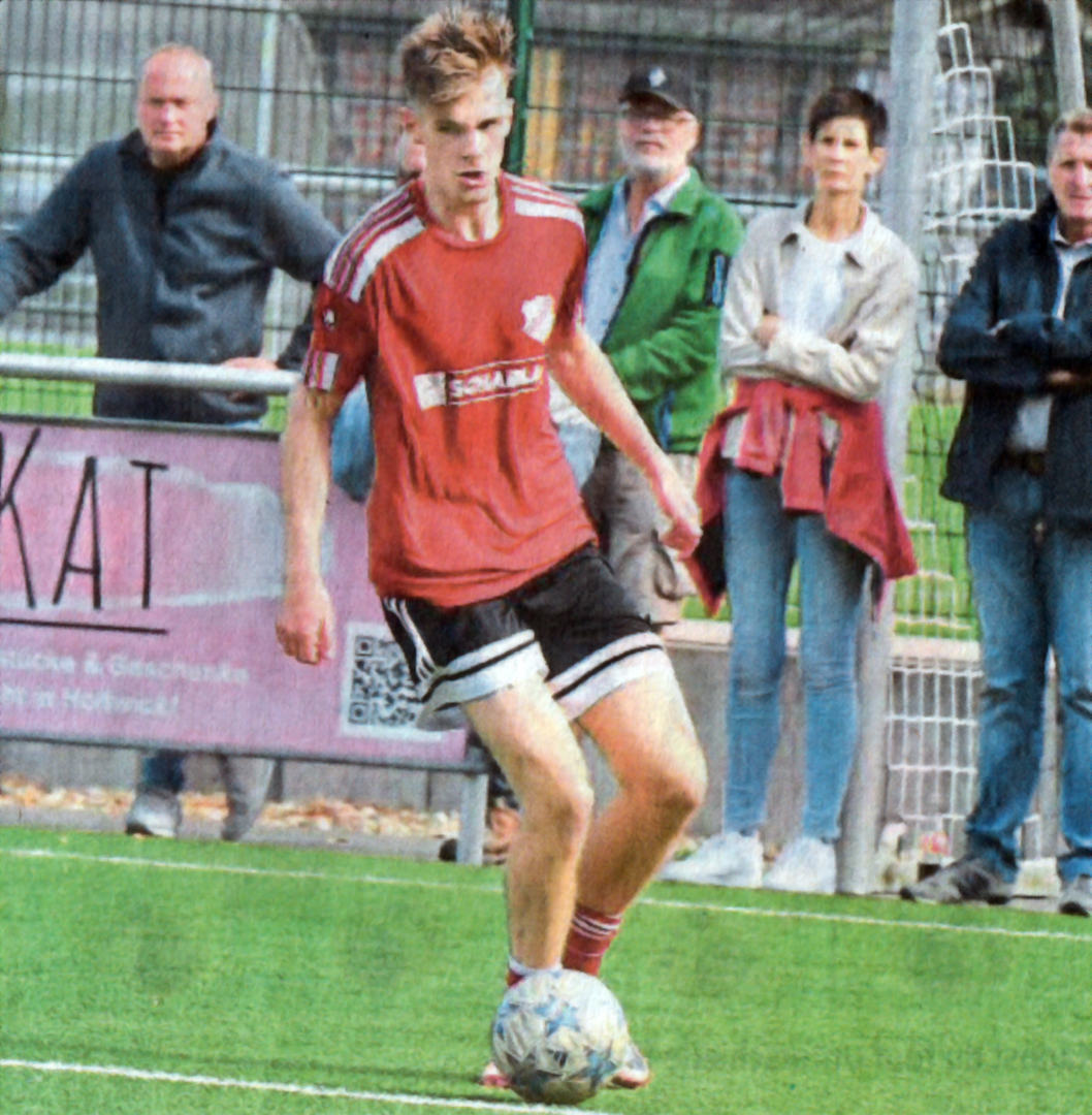 Einer von zahlreichen Youngsters im Kader von Westfalia Osterwick: Angreifer Henry Klein Foto: Frank Wittenberg