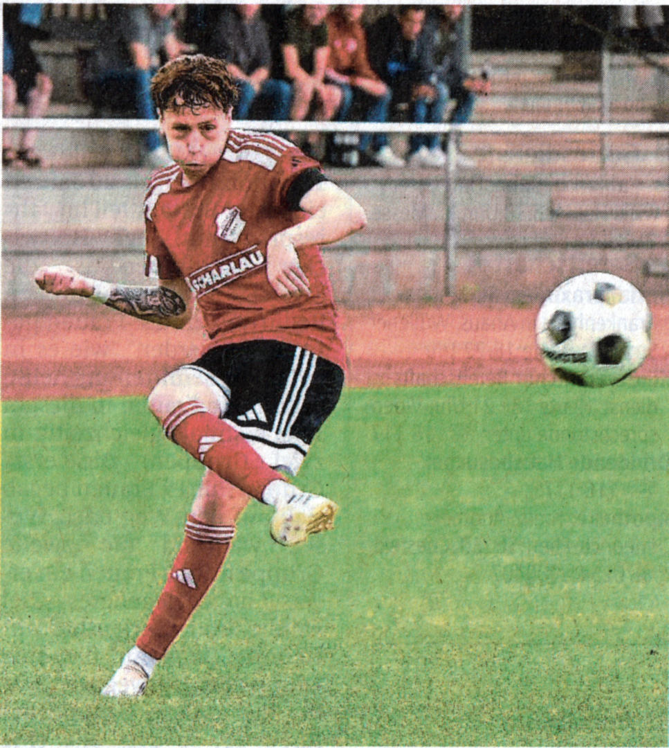 Sein Doppelpack reichte nicht: Lucas Rix erzielte zwei Tore, verlor aber mit der Westfalia 2:4 in Raesfeld.    Foto: Frank Wittenberg
