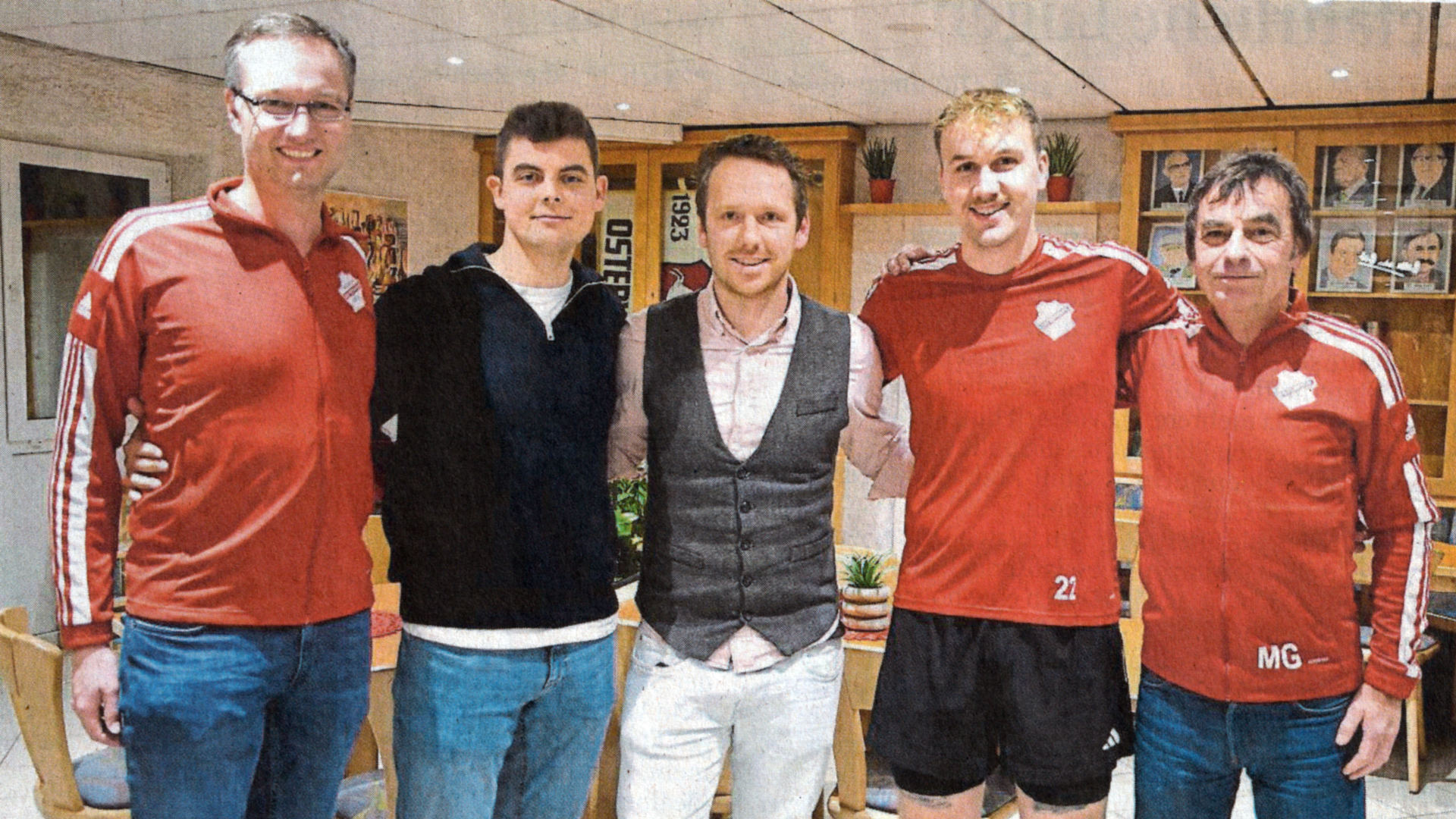 Machen auch über den Sommer hinaus gemeinsame Sache in der Entwicklung bei Westfalia Osterwick: (von links) Vorsitzender und Fußball-Abteilungsleiter Daniel Kramer, Spielertrainer Timo Grabowsky, Trainer Carsten Schlamann, Torwarttrainer Julian Wensky und Sportlicher Leiter Manni hlamann Gröning. Fotos: fw