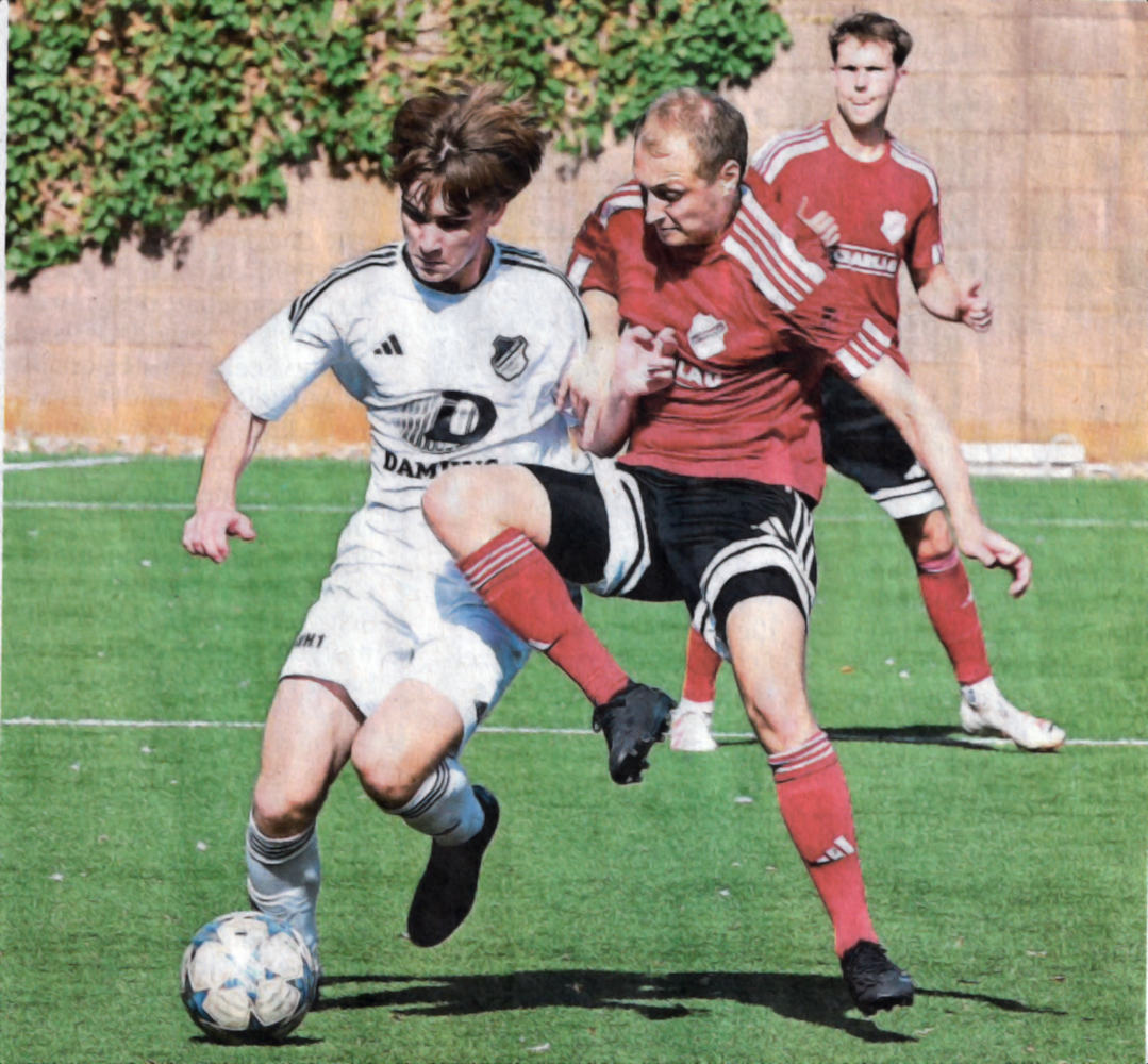 Wiedersehen macht Freude - aber für wen? In der Hinrunde setzten sich Malte Schulz (links) und SW Holtwick mit 3:1 gegen die Osterwicker um Nils Borgert durch. Fotos:fw