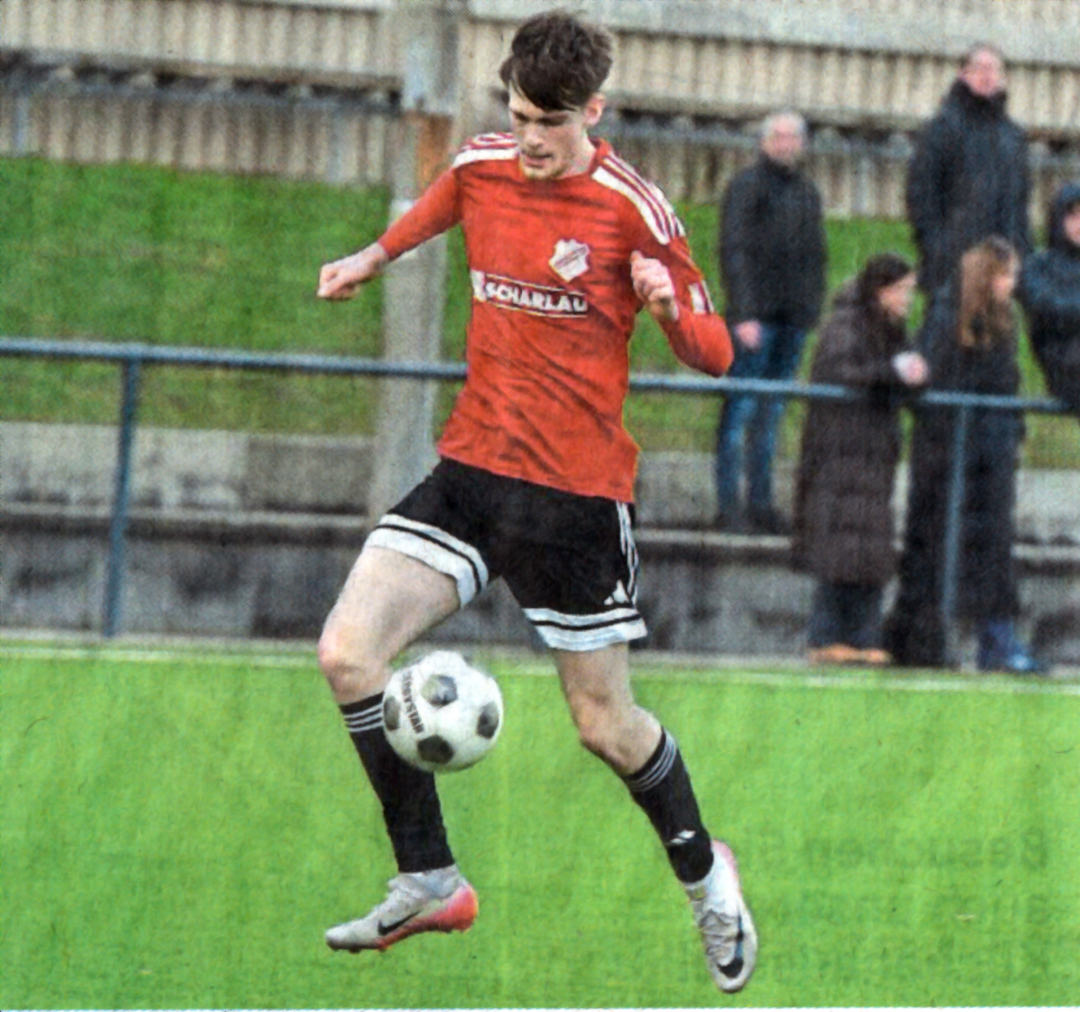 Für Henry Klein und Westfalia Osterwick geht es am Sonntag gegen die SF Merfeld erstmals wieder auf den heimischen Rasenplatz. Foto: fw